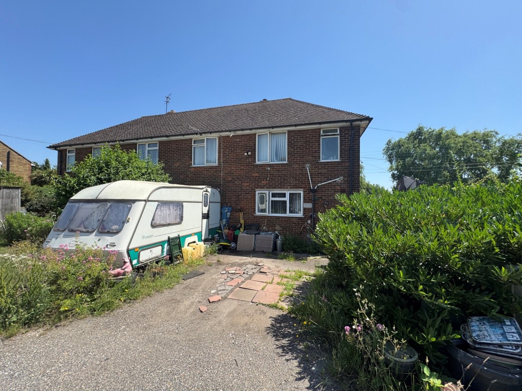 Lot: 140 - THREE-BEDROOM SEMI-DETACHED HOUSE - RESIDENTIAL INVESTMENT - Rear of property